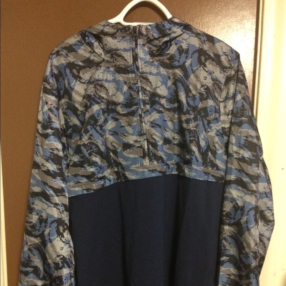 Under Armour Sportstyle Anorak Windbreaker.